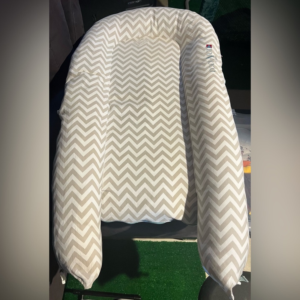 Unbranded Kids Chevron Lounger in Light Gray and White